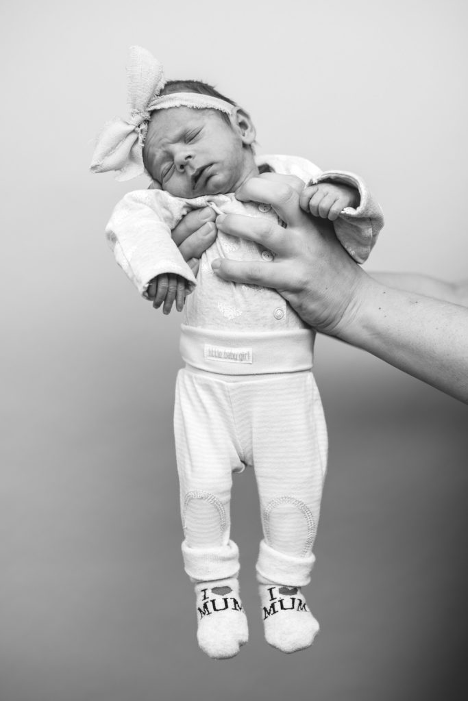 Baby Studio Portrait Schwarz Weiß